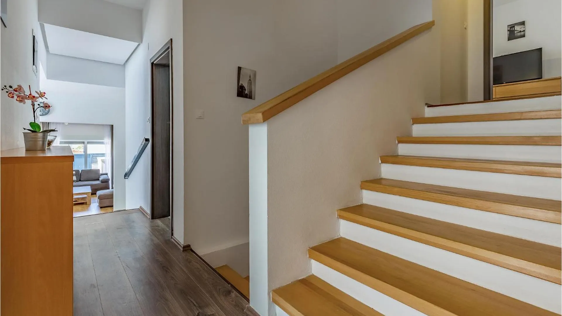 Gorgeous Home In Sisan With Kitchen Holiday home