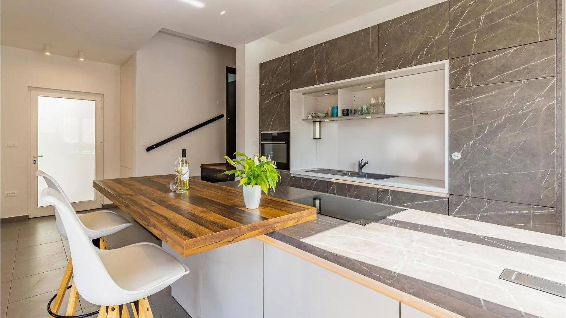 Gorgeous Home In Sisan With Kitchen 0*,