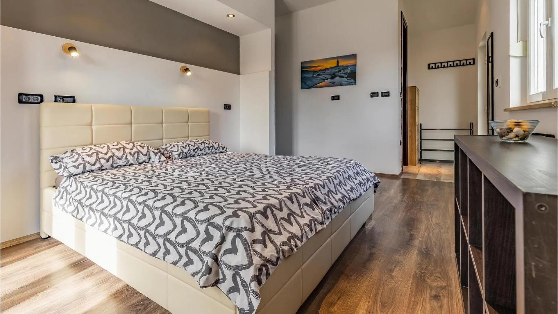 Gorgeous Home In Sisan With Kitchen 0*,
