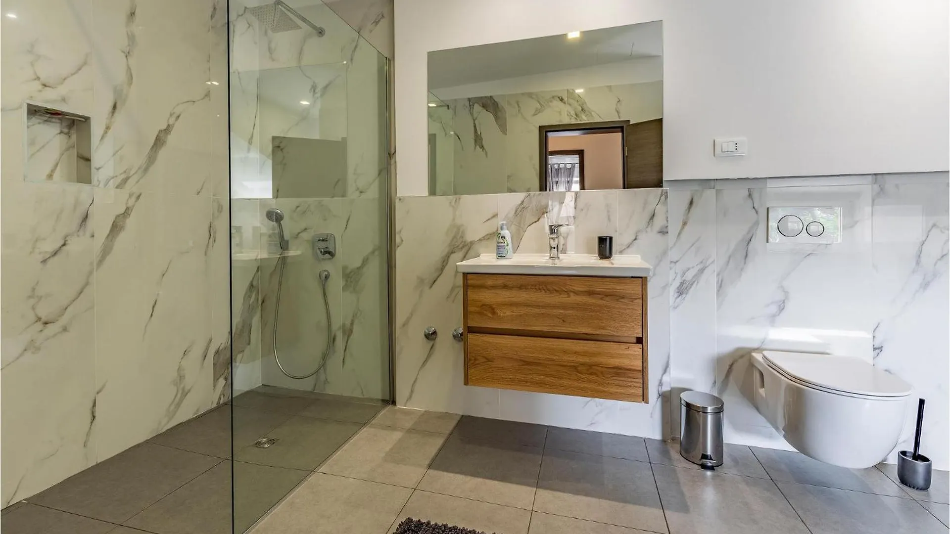 Gorgeous Home In Sisan With Kitchen