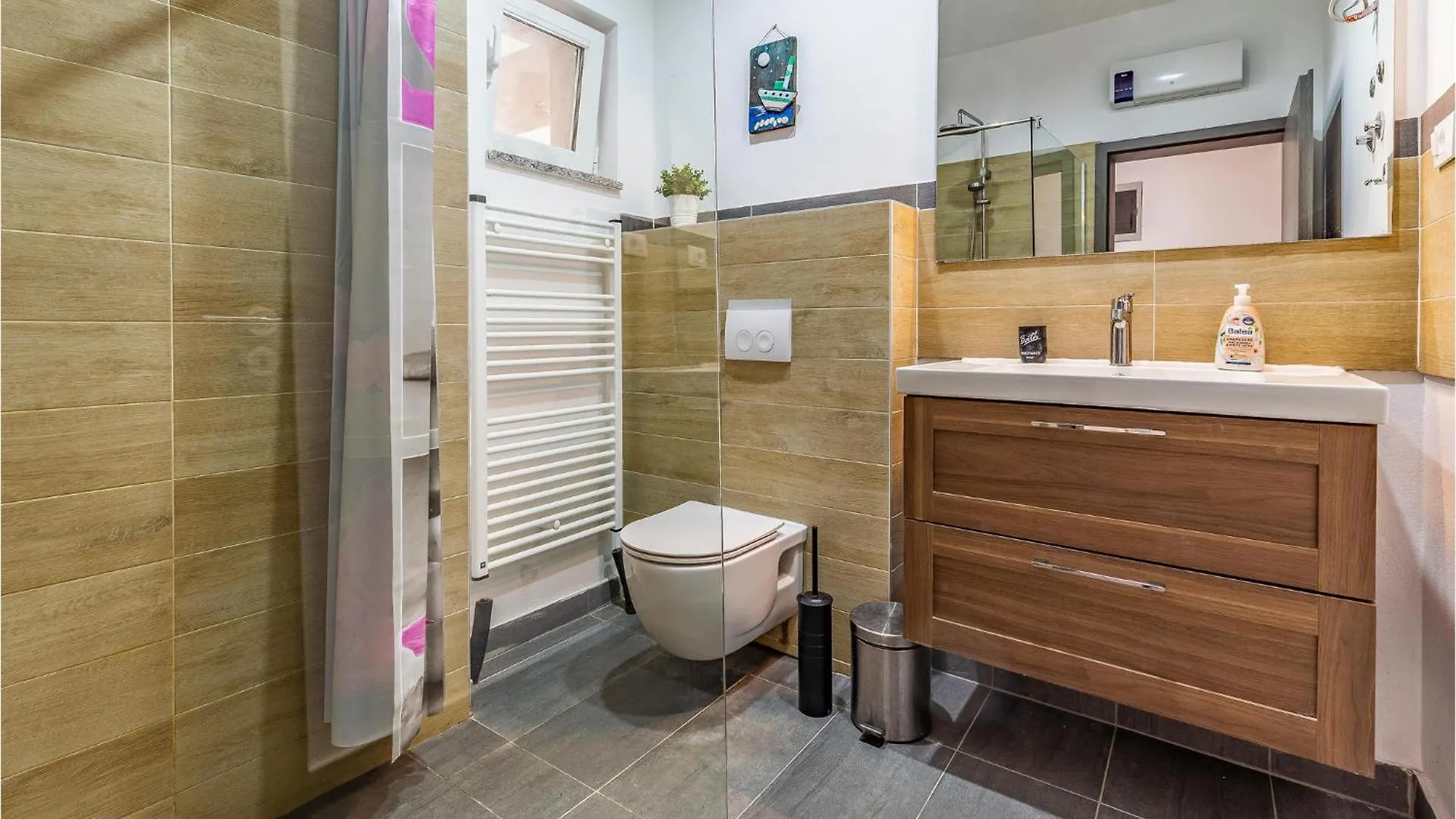 Gorgeous Home In Sisan With Kitchen Holiday home