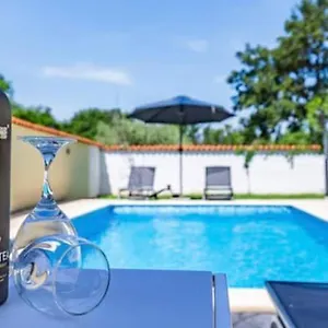 Apartman Eden, Sisan
